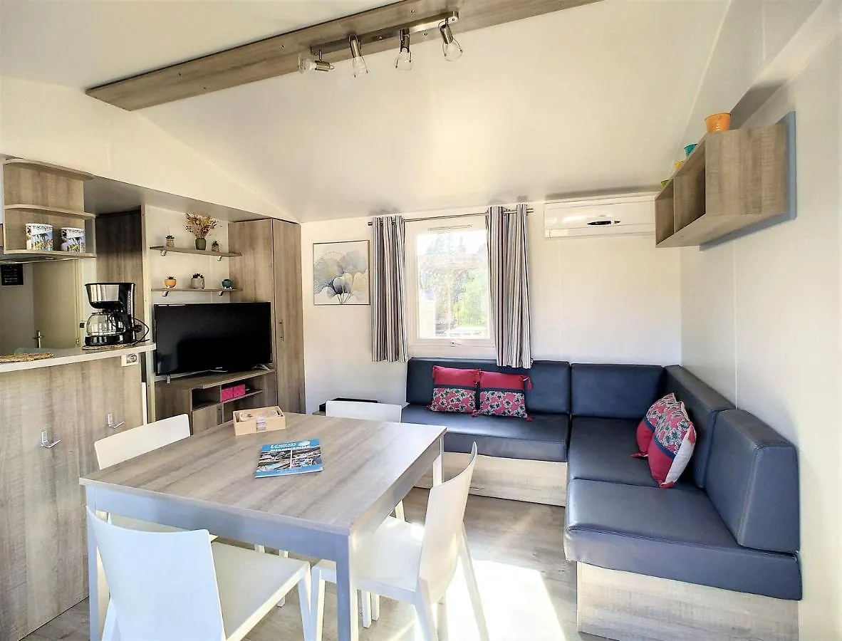 Mobil Home 6/8 Places Vue Degagee Le Muy 0*,  France