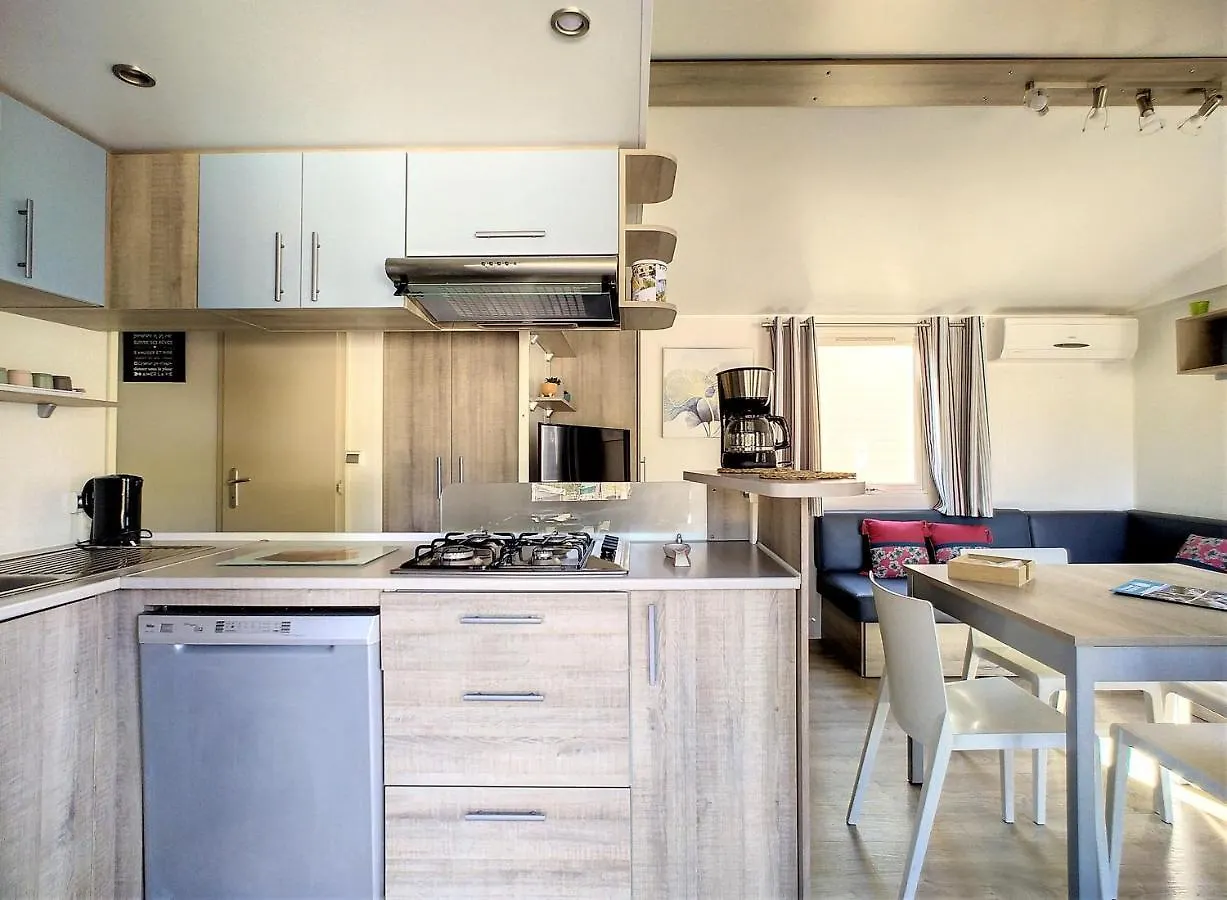 Campsite Mobil Home 6/8 Places Vue Degagee Le Muy France