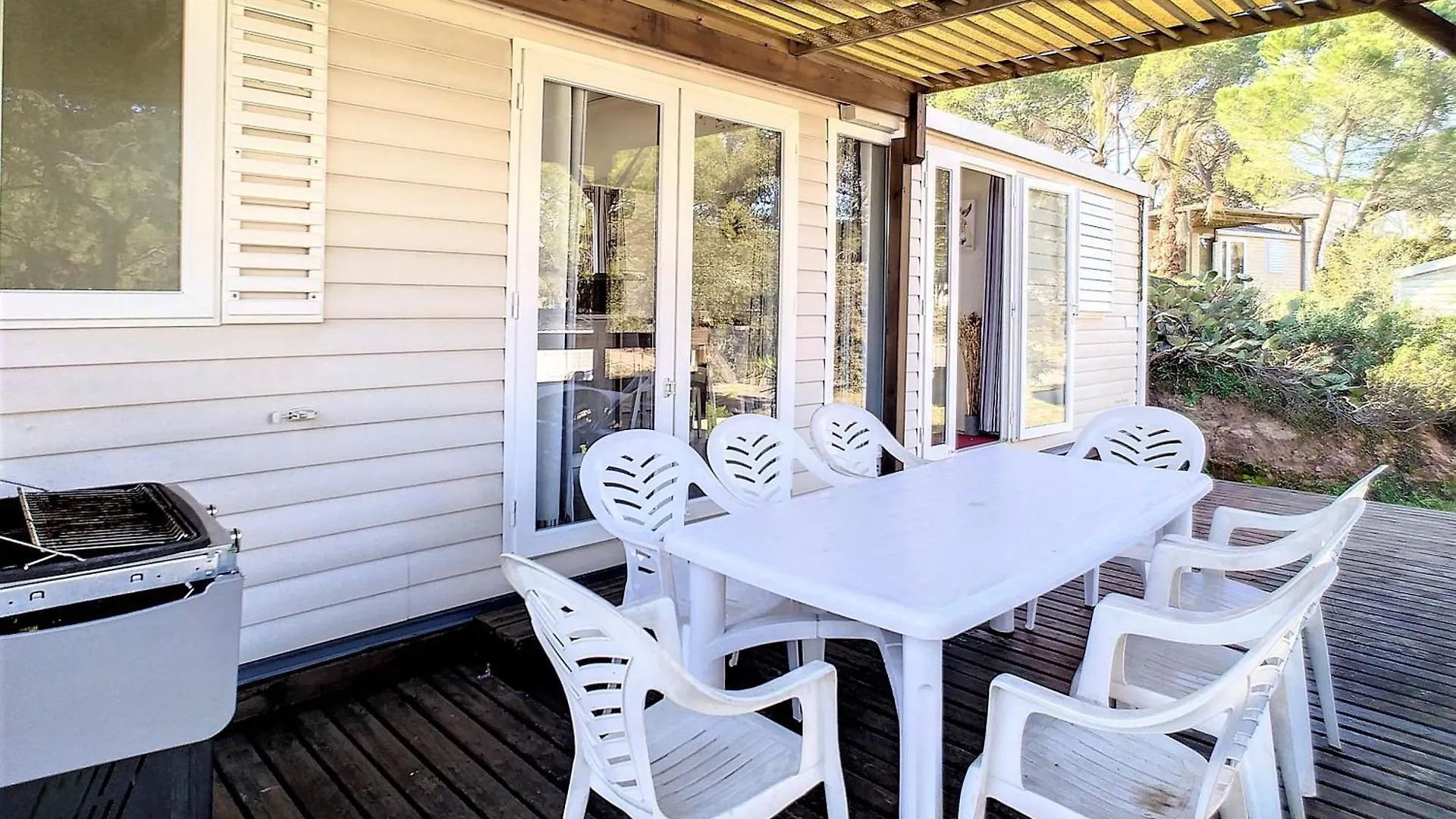 Mobil Home 6/8 Places Vue Degagee Le Muy 0*,  France